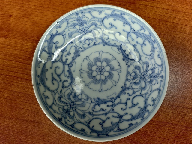古玩陶瓷清中期纏枝蓮紋盤真品鑒賞圖