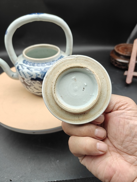 古玩陶瓷龍紋青花提梁壺拍賣，當(dāng)前價(jià)格6800元