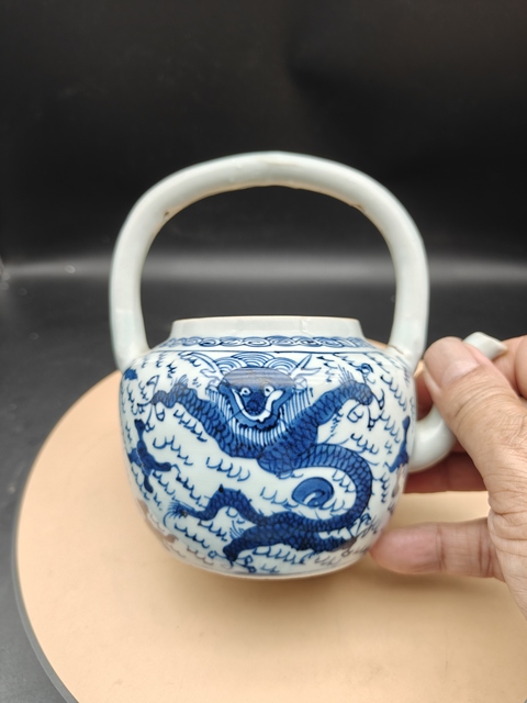 古玩陶瓷龍紋青花提梁壺拍賣，當(dāng)前價(jià)格6800元
