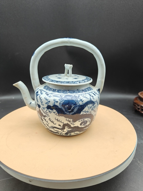 古玩陶瓷龍紋青花提梁壺拍賣，當(dāng)前價(jià)格6800元