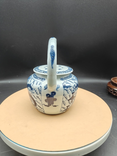 古玩陶瓷龍紋青花提梁壺拍賣，當(dāng)前價(jià)格6800元