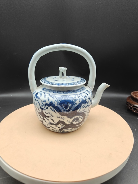 古玩陶瓷龍紋青花提梁壺拍賣，當(dāng)前價(jià)格6800元