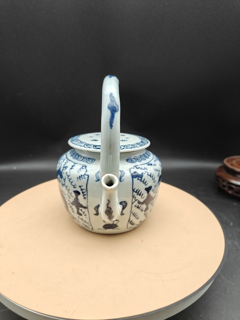 古玩陶瓷龍紋青花提梁壺拍賣，當(dāng)前價(jià)格6800元