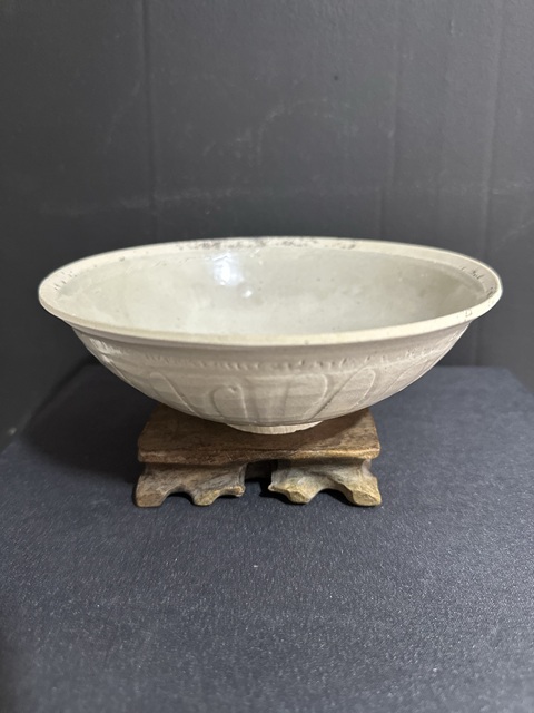 古玩陶瓷蓮瓣紋影青碗真品鑒賞圖