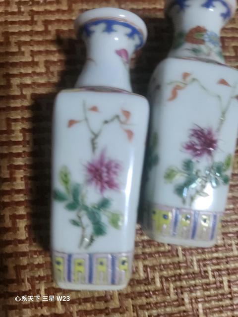 古玩陶瓷粉彩花卉紋四方瓶真品鑒賞圖