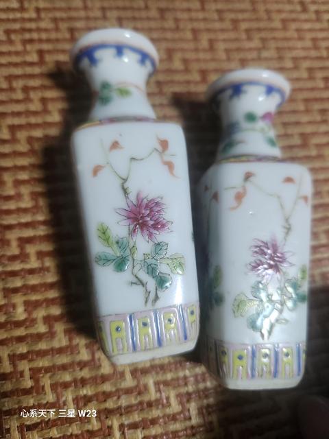 古玩陶瓷粉彩花卉紋四方瓶真品鑒賞圖