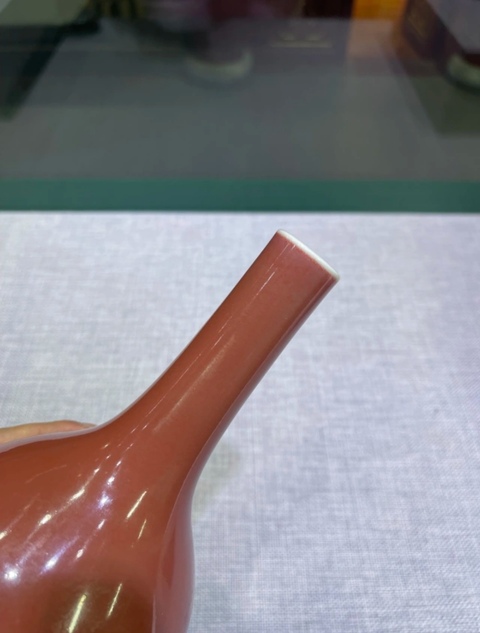 古玩陶瓷紅釉錐把瓶真品鑒賞圖