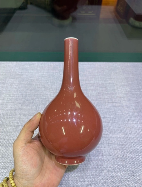 古玩陶瓷紅釉錐把瓶真品鑒賞圖