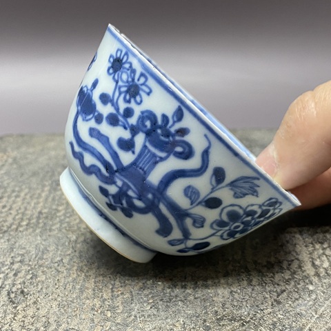 古玩陶瓷博古圖青花杯真品鑒賞圖