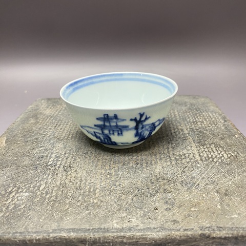 古玩陶瓷樓臺亭閣山水紋青花杯真品鑒賞圖