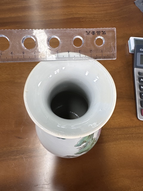 古玩陶瓷粉彩劉海戲金蟾圖玉壺春瓶真品鑒賞圖