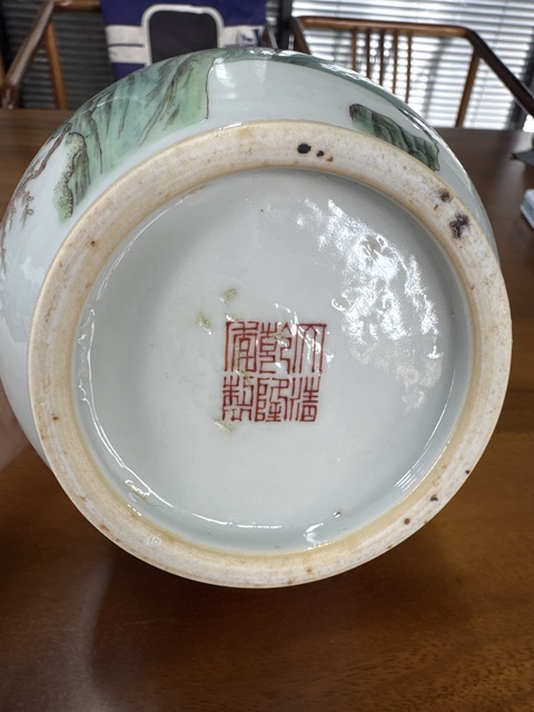 古玩陶瓷粉彩劉海戲金蟾圖玉壺春瓶真品鑒賞圖
