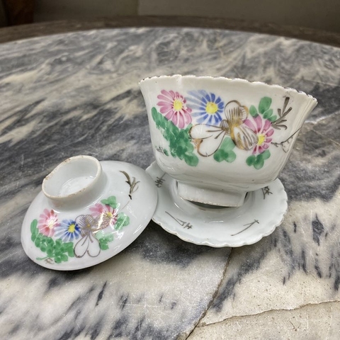 古玩陶瓷花卉紋三才蓋杯真品鑒賞圖