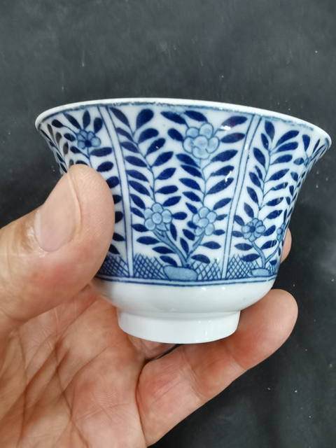 古玩陶瓷青花花卉紋杯真品鑒賞圖