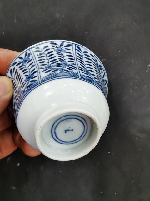 古玩陶瓷青花花卉紋杯真品鑒賞圖