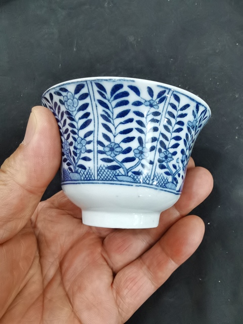 古玩陶瓷青花花卉紋杯真品鑒賞圖