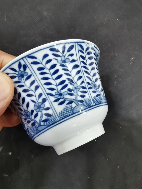 古玩陶瓷青花花卉紋杯真品鑒賞圖