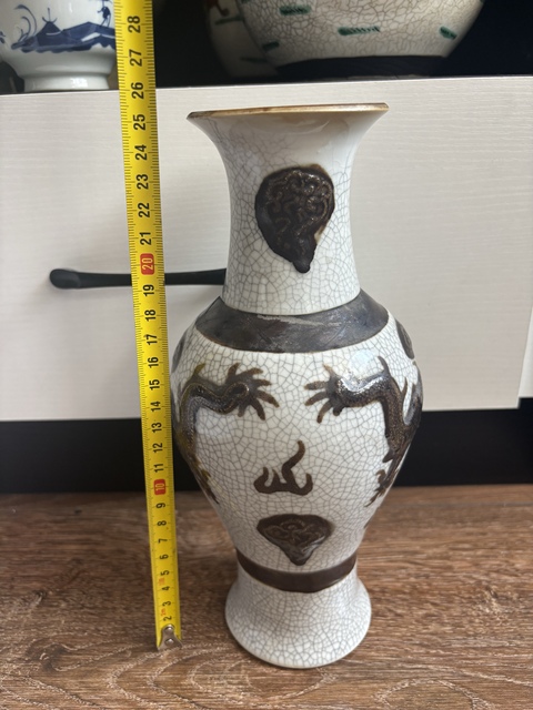 古玩陶瓷哥釉鐵骨泥龍紋觀音瓶真品鑒賞圖