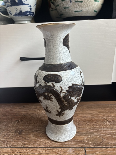 古玩陶瓷哥釉鐵骨泥龍紋觀音瓶真品鑒賞圖
