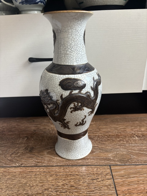 古玩陶瓷哥釉鐵骨泥龍紋觀音瓶真品鑒賞圖