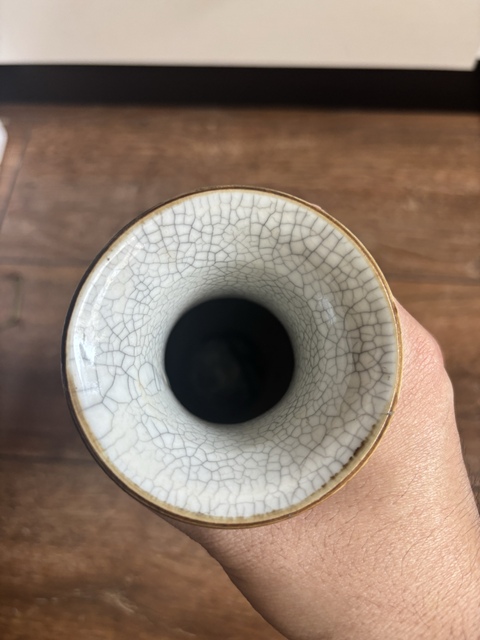 古玩陶瓷哥釉鐵骨泥龍紋觀音瓶真品鑒賞圖
