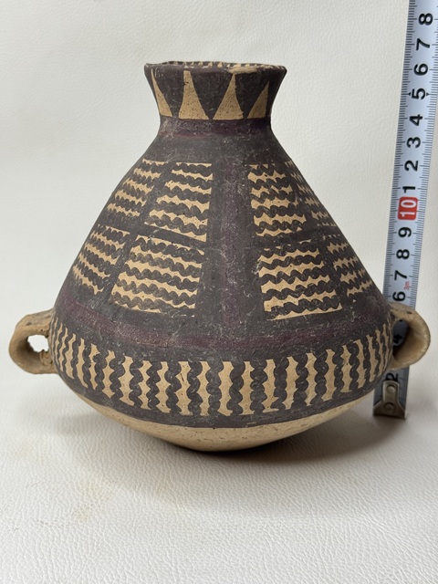 古玩陶瓷馬廠·鋸齒水波紋雙耳罐真品鑒賞圖