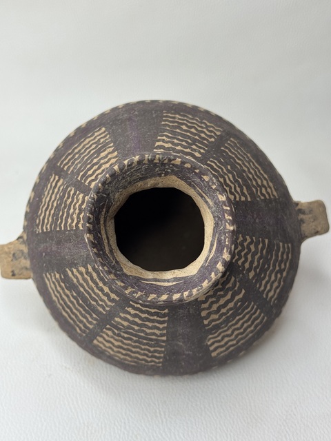 古玩陶瓷馬廠·鋸齒水波紋雙耳罐真品鑒賞圖
