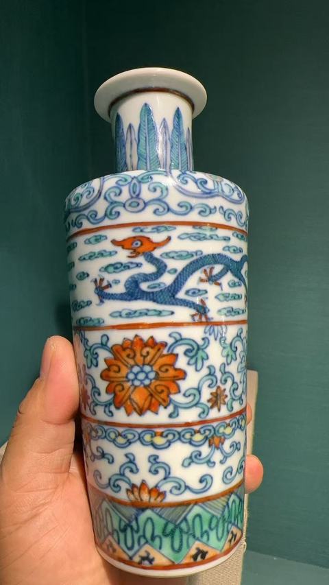 古玩陶瓷斗彩瓶真品鑒賞圖