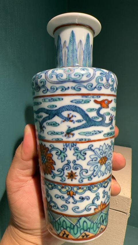 古玩陶瓷斗彩瓶真品鑒賞圖