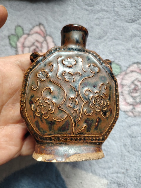 古玩陶瓷民國.紫金釉花卉紋扁壺拍賣，當(dāng)前價(jià)格0元