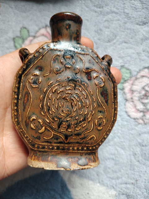 古玩陶瓷民國.紫金釉花卉紋扁壺拍賣，當(dāng)前價(jià)格0元