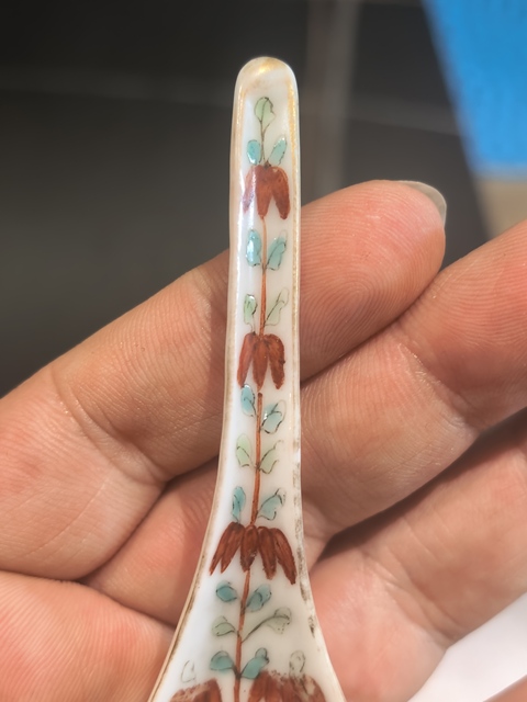 古玩陶瓷粉彩花卉紋調羹真品鑒賞圖