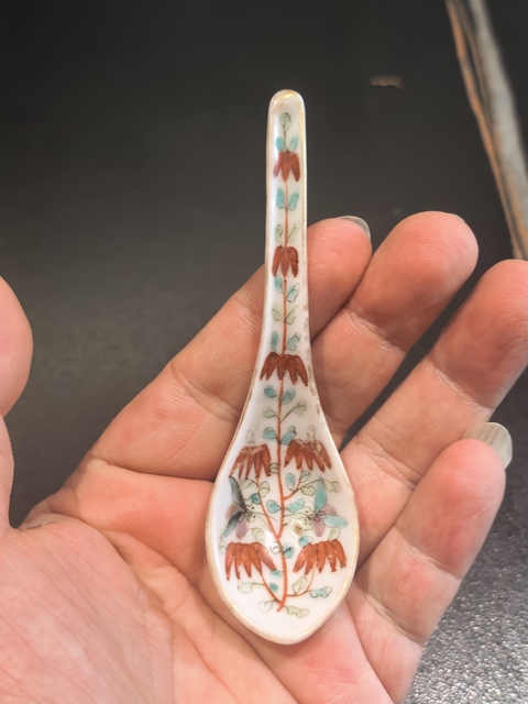 古玩陶瓷粉彩花卉紋調羹真品鑒賞圖