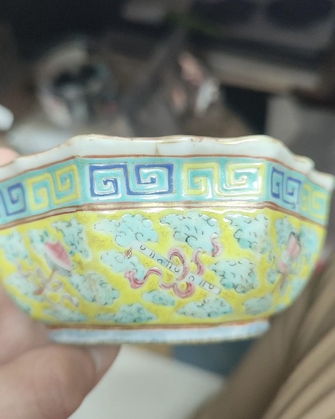 古玩陶瓷暗八仙粉彩碗真品鑒賞圖