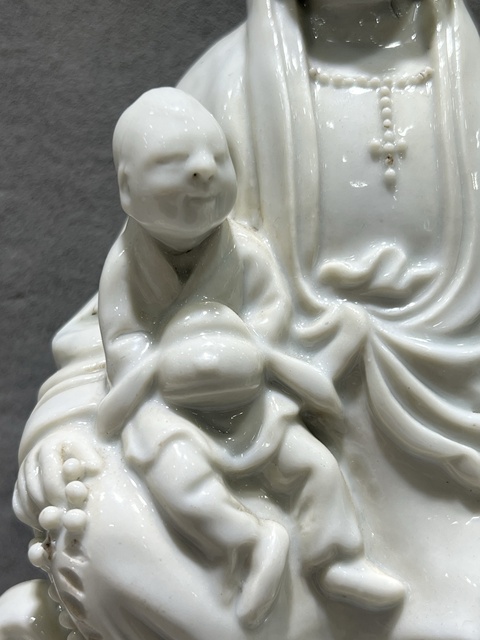 古玩陶瓷解放后大幾十年送子觀音塑像真品鑒賞圖