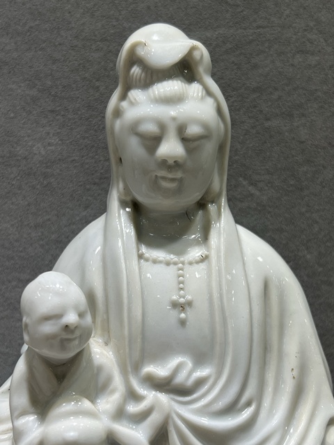 古玩陶瓷解放后大幾十年送子觀音塑像真品鑒賞圖