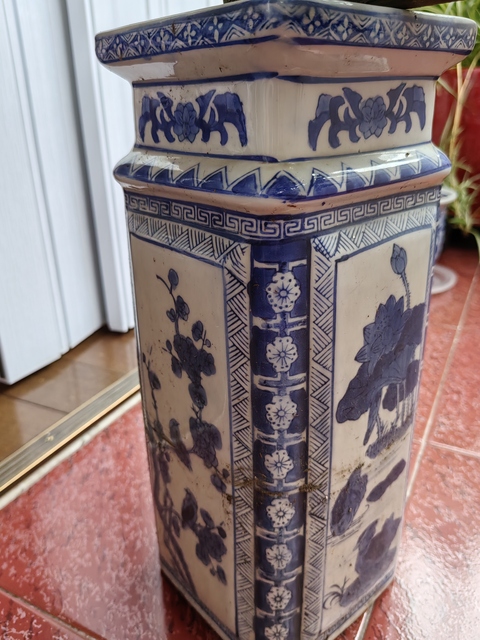 古玩陶瓷青花瓶真品鑒賞圖