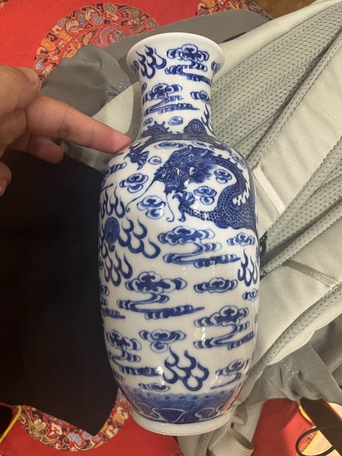 古玩陶瓷青花龍紋瓶真品鑒賞圖