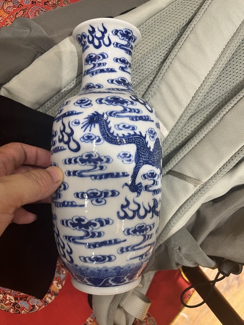 古玩陶瓷青花龍紋瓶真品鑒賞圖