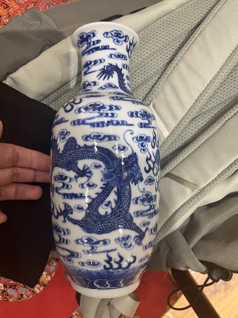 古玩陶瓷青花龍紋瓶真品鑒賞圖