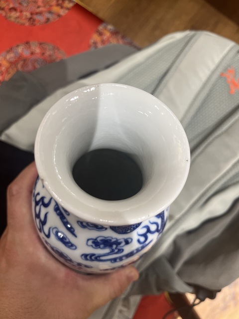 古玩陶瓷青花龍紋瓶真品鑒賞圖