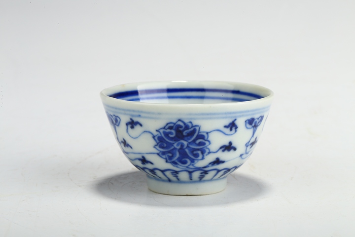 古玩陶瓷清晚·青花纏枝蓮紋杯真品鑒賞圖