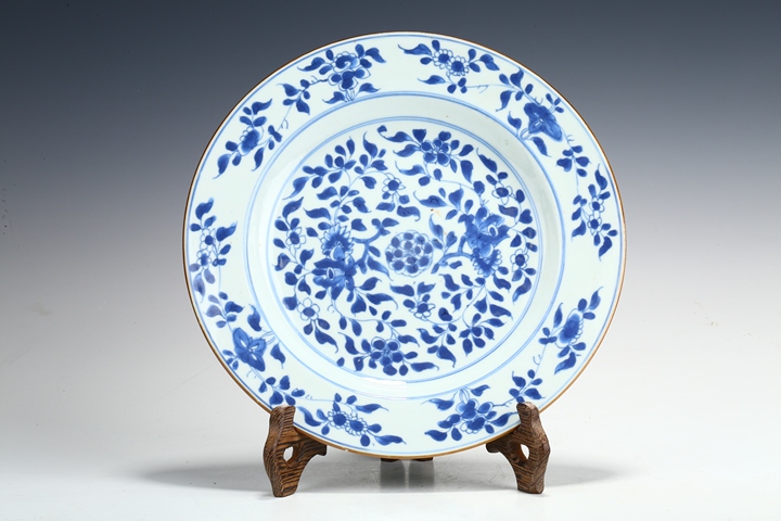 古玩陶瓷康熙·青花花卉紋折沿盤真品鑒賞圖