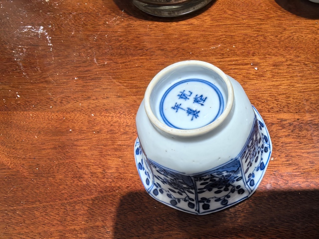古玩陶瓷青花花卉紋八方杯真品鑒賞圖