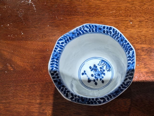 古玩陶瓷青花花卉紋八方杯真品鑒賞圖