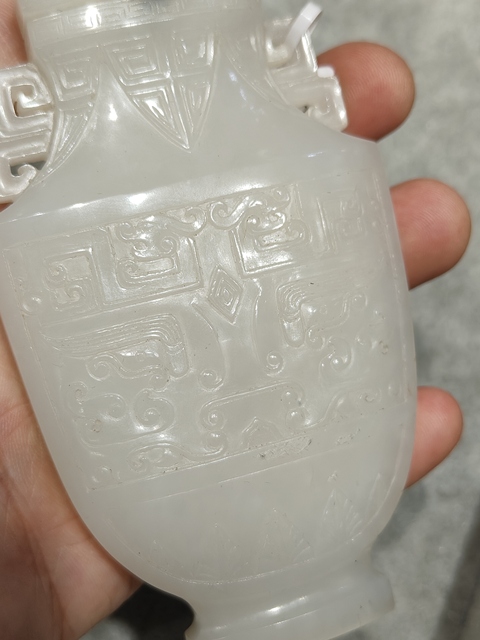 古玩玉器和田玉雕“獸面紋瓶”真品鑒賞圖