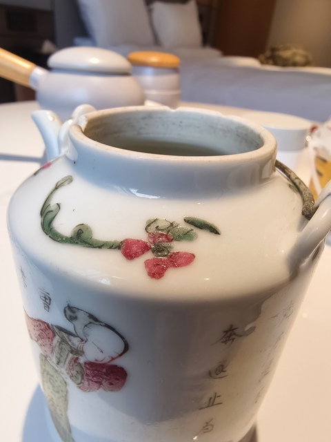 古玩陶瓷無雙譜粉彩提梁壺真品鑒賞圖