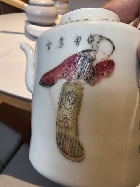 古玩陶瓷無雙譜粉彩提梁壺真品鑒賞圖