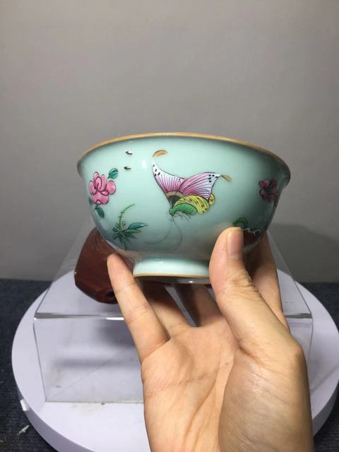 古玩陶瓷豆青釉粉彩碗真品鑒賞圖
