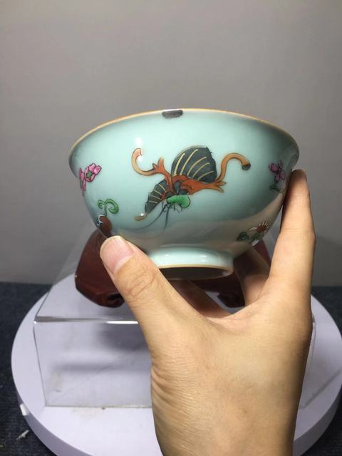 古玩陶瓷豆青釉粉彩碗真品鑒賞圖